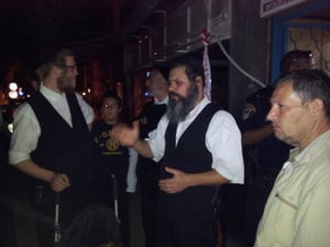 זירת השוד, הערב