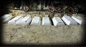 מחזה קורע לב בצפת: שמונה קברים של בני משפחה אחת