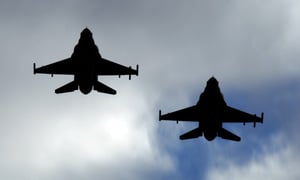 מטוסי F-16 באוויר