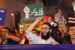 מוסלמים זועמים נגד מזלזלים באיסלאם