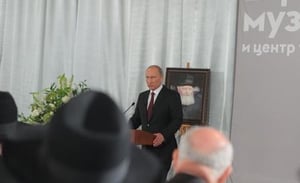 נשיא רוסיה נואם במוזיאון