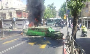 חסימות כבישים והצתות פחים, הבוקר