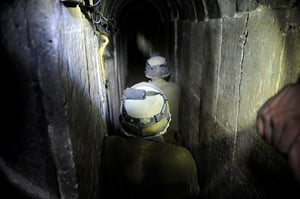 צפו בוידאו: כך נראית מנהרת הטרור מעזה