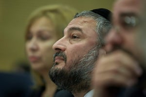 דיון סוער בועדת הפנים על הזיופים בבית שמש:"אתה לא ראש העיר, אתה נוכל"