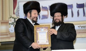 הרב אברהם אייזנבך עם ראש העיר