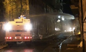 פרשים, אלות ומכת"ז נגד המפגינים הנחושים • צפו