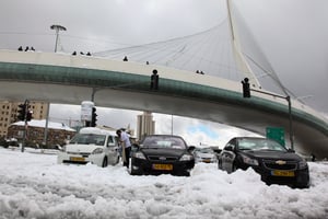 תקועים בשלג בירושלים