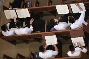 על הכוונת של הועד להגנת כבוד רבותינו: ישיבות וסמינרים