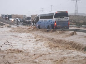 צפו: שטפונות וחילוץ דרמטי בנחל צין