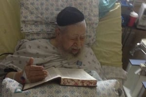 מרן הגר"ע יוסף על מחוקקי חוק הגיוס: "לא יחצו ימיהם"