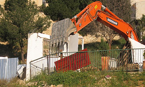 הרס בית הכנסת, הבוקר