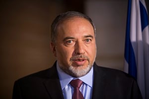 שר החוץ אביגדור ליברמן שוב נגד עמית סגל: "כתב חצר"