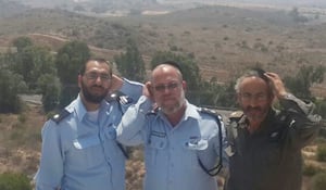הרב הראשי למשטרה הרב משה גפני בסמוך לגבול הרצועה