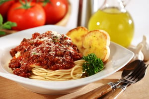 ספגטי עשבי תיבול ועגבניות