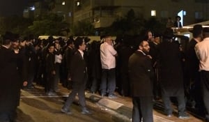 קורע לב: אביו של הנער זאב לסינגר ז"ל קרא עליו את הקדיש