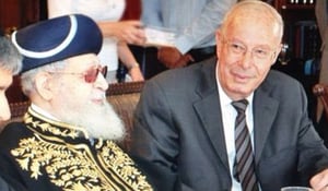 עו"ד דוד גלס לצד מרן הגר"ע יוסף זצ"ל