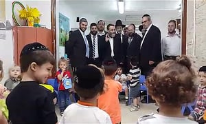 צפו: מה ביקש ח"כ משה גפני מילדי הגן?