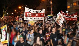 אלפים צעדו בתל אביב למען בעלי החיים