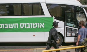 האם גם חולון תתחיל לחלל שבת? "אוטובוס השבת" של מר"ץ