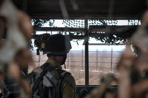 צלפים ירו על כוח צה"ל; פעיל חמאס נהרג בעזה