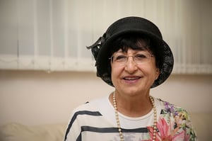 הרבנית בר שלום