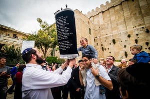 חברון: הוכנס ספר תורה לזכר האדמו"ר מפארציווא