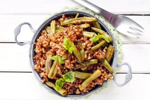 תבשיל אורז אדום ושעועית ירוקה