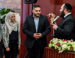 עיטור כבוד למוסלמי שארגן את ה"טבעת האנושית" סביב בית הכנסת בקופנהגן