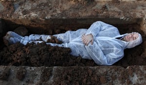 סגולה לאריכות ימים: לשכב בקבר