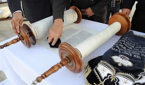 למרות המאבטחים: ספר התורה נגנב מבית הכנסת