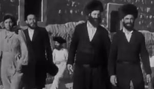 נדיר: שבועות בכותל המערבי בשנת 1946