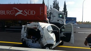 כביש 7: נהג נפצע קשה בתאונה עם משאית