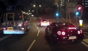 מה עבר על נהג הניסאן GT-R R35 הזה?