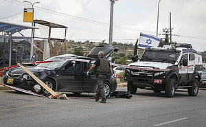שלושה ישראלים נפצעו בפיגוע; המחבל נורה, מצבו אנוש