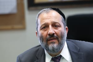 דרעי ויעלון הגיעו להסכם: בית הכנסת בגבעת זאב ייאטם לחצי שנה