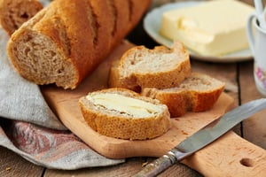 חמאה הרבה יותר טעימה וקלה לעיבוד אחרי שהות ארוכה מחוץ למקרר