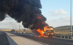 האוטובוס עולה באש, הערב