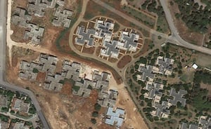 גוגל מפות גילתה לתושבים: הבתים נבנו בצורת צלב קרס