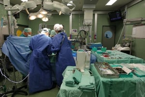 לקתה בדום לב במהלך ניתוח פלסטי ונפטרה