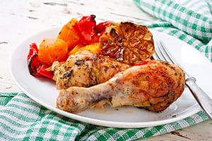 עוף עם ירקות כתומים - תבשיל עשיר בטעם חורפי