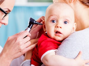 ההנקה מגנה על אוזני התינוקות