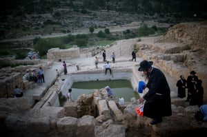 בריקוד ולצד הטובלים: שאיבת 'מים שלנו' בהרי ירושלים