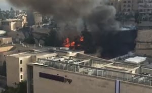 צפו בתיעוד: קניון רמות בירושלים עולה בלהבות