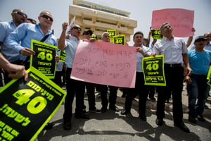 הנהגים בהפגנה בשנה שעברה על תנאי שכרם