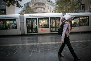 החורף הגיע: גשם מקומי שיילך ויתחזק