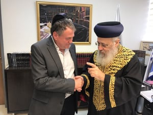 יו"ר הפיס עוזי דיין עם הראשל"צ הרב יצחק יוסף