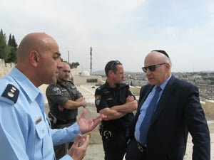 מנחם לובינסקי, יו"ר הוועד, בביקור בישראל.