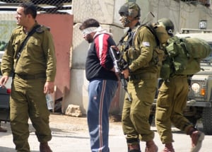מעצר מבוקשים, אילוסטרציה