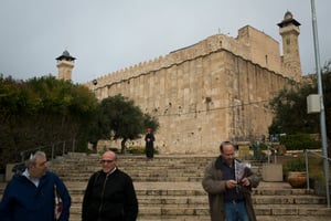 הפלסטינים מנסים להכריז על מערת המכפלה כאתר שלהם