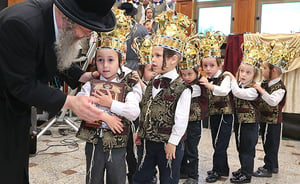 מסיבת חומש בחיידר תולדות אברהם יצחק • צפו